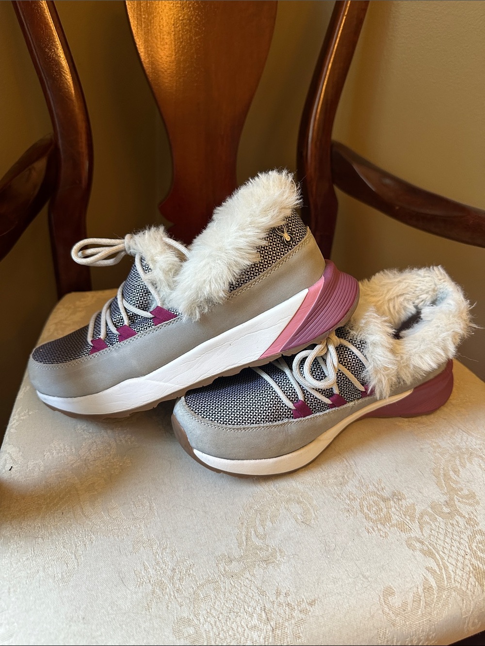 Spyder Aggie women’s sneakers, tennis shoes, w/leather and faux fur
